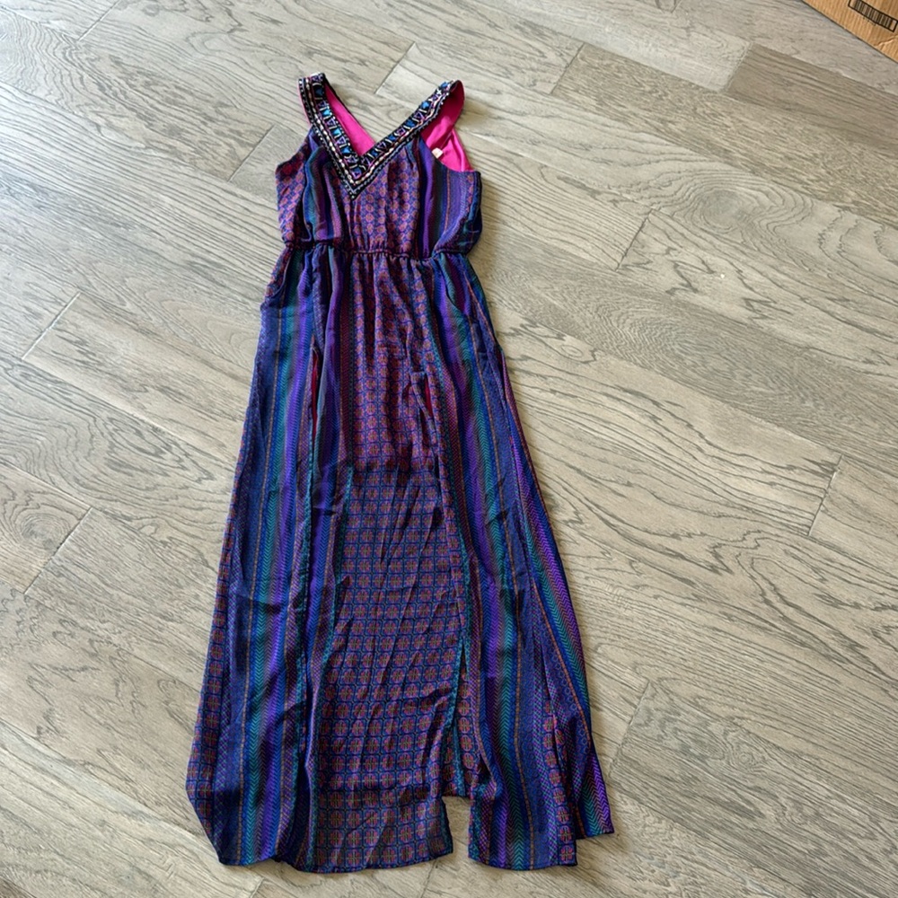 Francesca’s v neck beaded dress with pockets
